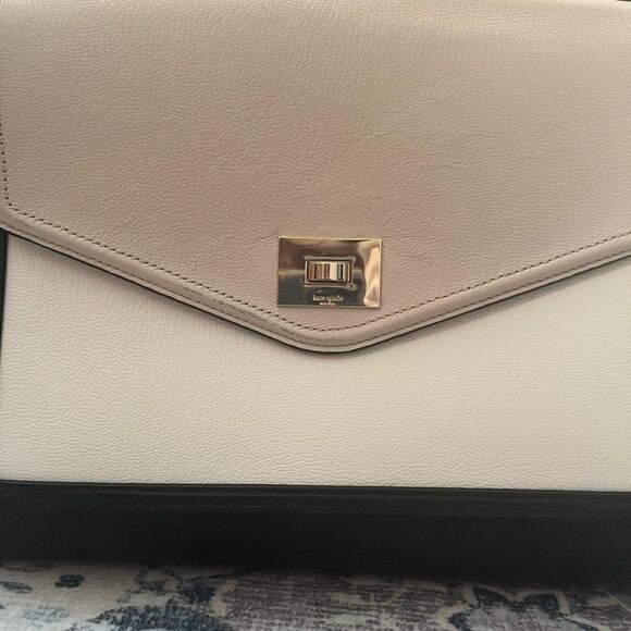 Kate Spade Black and Cream Shoulder Bag with Modern Elegance - Picture 13 of 16